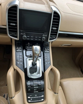 Porsche Cayenne cena 229000 przebieg: 175000, rok produkcji 2017 z Gdańsk małe 781